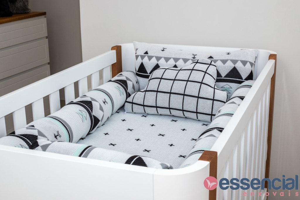 Kit berço tricot branco com cinza com estampas modernas