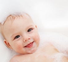 Banho do bebê: saiba como torná-lo mais seguro