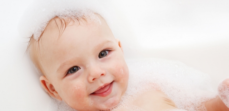 Banho do bebê: saiba como torná-lo mais seguro